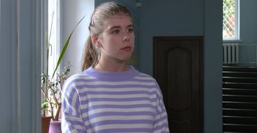 Суд розпорядився забрати доньку у найстаршої матері України: як живе дівчина зараз (відео)