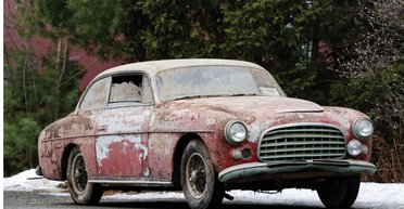 Занедбані раритети: колекцію іржавих авто та мотоциклів продають за $2 мільйони (фото)