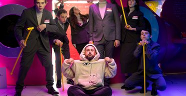 Дантес, Дорофеева и Птушкин: как прошла первая персональная выставка MONATIK (фото)