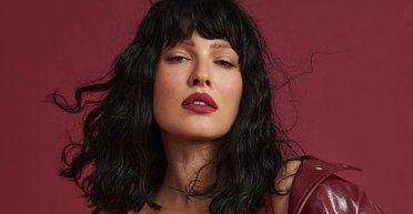 Легендарная звезда Playboy заявила о готовности прочитать украинский радиодиктант