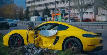 В Украине разбили в ДТП редкий спорткар Porsche (фото)