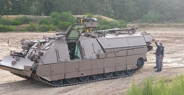 Рятувальники танків: у Франції представили нову модернізацію евакуаційної машини DCLR