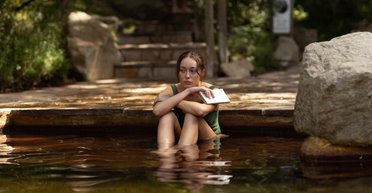 Топ 3 сериала на Netflix, которые нужно посмотреть прямо сейчас