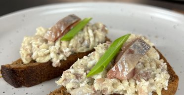 Одеський форшмак: як приготувати дивовижну закуску з оселедця (відео)