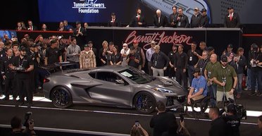 Новейший Chevrolet Corvette 2026 подорожал в 13 раз за считанные минуты (видео)