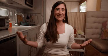 Жінка живе у фургоні, щоб економити і стати мільйонером до 45 років (фото)