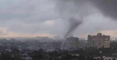 Потужний торнадо обрушився на США: є жертви, десятки тисяч людей без світла (фото)