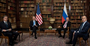 "Їхній хлопець заснув першим". Що пишуть іноземні ЗМІ з приводу зустрічі Байдена і Путіна