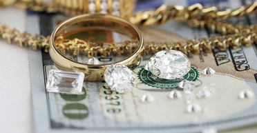 Дівчинка вкрала мамині коштовності вартістю $140 тисяч й продала людям за копійки (фото)