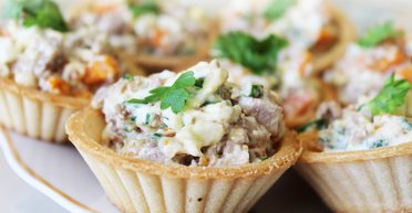 Классический салат из печени трески: как приготовить вкусный праздничный салат