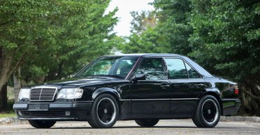 Раритет из 90-х: старый Mercedes W124 продают по цене нового "Гелендвагена" (фото)