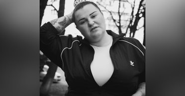 Співачка alyona alyona поховала близьку людину (фото)