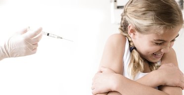 Риски вакцинации. Чего опасаются родители и обоснованны ли их страхи