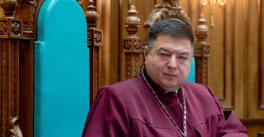 "Назначен лично Януковичем". Что известно о новом главе Конституционного суда и его задачах