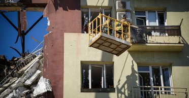 Одесити розбиратимуть завали після обстрілів РФ: кого можуть залучити до робіт, — ЗМІ