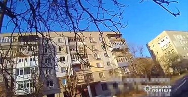 "Реалии работы": полицейские показали бой с вражескими дронами в Бериславе (видео)