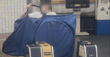 Небезпечні перегони у метро: у Києві знайшли юнака, що ганяв підземкою на велосипеді (відео)