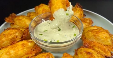 Смачне на вечерю: рецепт картоплі з сиром у духовці