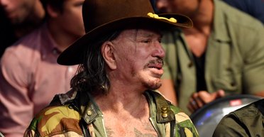 "Я прийняв багато ідіотських рішень": Мікі Рурк зізнався у вживанні стероїдів (фото)