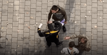 В Ивано-Франковске толпа молодых людей жестоко избила военного: что известно