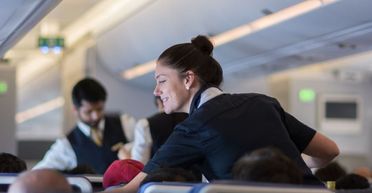 Щоб не зіпсувати відпочинок: стюардеса розповіла, які страви не варто їсти на борту літака