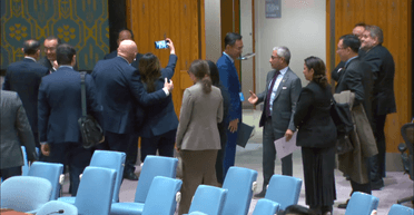 "Ми однозначно засуджуємо": в ООН делегати фотографувалися з представником РФ (відео)