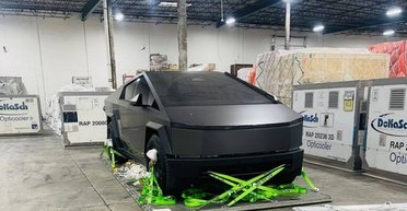 В Украину приехал самый быстрый и самый дорогой пикап Tesla Cybertruck (фото)