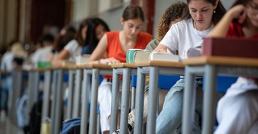 Лицеи вырываются вперед: топ-10 школ Украины по результатам НМТ-2025 (обновлено)