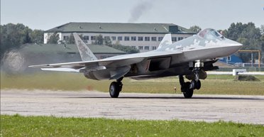ПКС РФ отримали нові винищувачі Су-35С і Су-57: скільки машин поставили (фото)