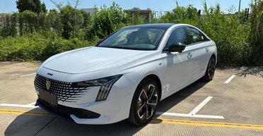 Обновленный флагман: рассекречен самый большой и роскошный седан Peugeot (фото)