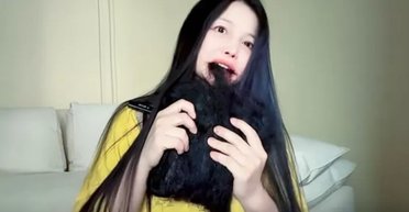 Кулінарний феномен: нова вулична їжа нагадує жмут людського волосся (відео)