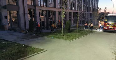 "Радійте, що живі": мер Дніпра запропонував мешканцям пошкодженого ЖК переїхати до Запоріжжя