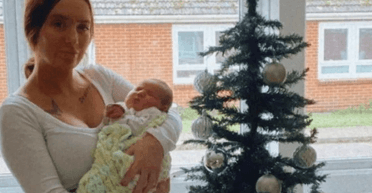 "Дивне відчуття" : жінка народила доньку напередодні Різдва і повернулася додому до вечері (фото)