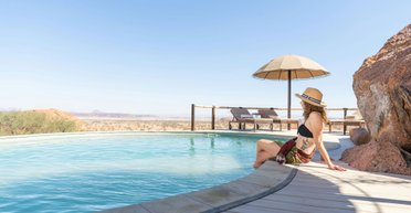 "Королева этикета" назвала 7 вещей, которые выдают невоспитанного человека на отдыхе