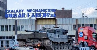 До Польщі на обслуговування прибула нова партія Leopard 2A4 для України