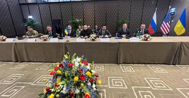 Второй день мирных переговоров в Женеве: Вашингтон давит на Киев