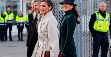 Королева Летиція продемонструвала світле пальто на кінець осені 2023 (фото)