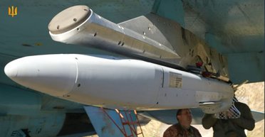 Для прорыва российской ПВО: в ВСУ показали воздушную ловушку ADM-160 на Су-27 (видео)