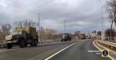 Россия перебрасывает большую колонну техники через Мариуполь, — Андрющенко (видео)