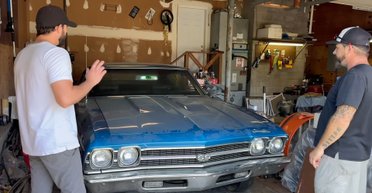 В старом гараже обнаружили редкий спортивный Chevrolet 60-х за $100 000 (видео)