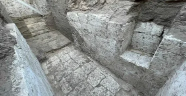 Спрятанная от всех: археологи обнаружили гробницу неизвестного фараона на горе Анубиса (фото)