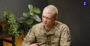 "Каждый должен служить": офицер ТрО назвал вывоз родителями юношей в возрасте около 16-17 лет за границу "побегом"