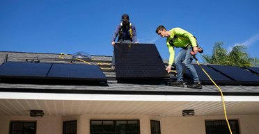 Людей вмовляють масово відмовитися від сонячних панелей: що сталося в одній країні