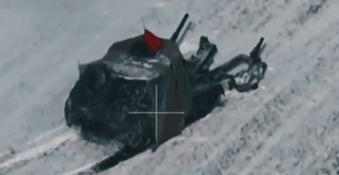 Ехали под флагами "победы": дроны ВСУ сожгли колонну техники ВС РФ в Курской области (видео)