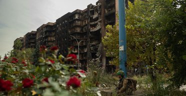 "Могильні квіти": українців у мережі обурило фото троянд у Покровську