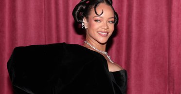 Ріанна зізналася, що народила дітей у перлах і сонцезахисних окулярах (фото)