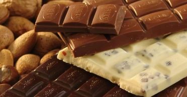 Чоловік знайшов "сюрприз" у плитці молочного шоколаду: що було всередині (фото)