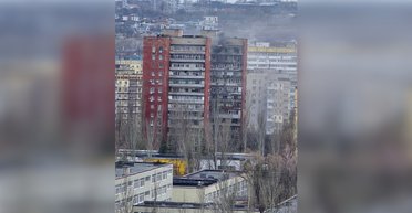 В Днепре "Шахед" влетел в 14-этажку: в доме пожар, есть пострадавшие (фото, видео)