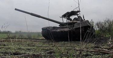 "Мангал использован по назначению": дрон-камикадзе ВСУ испепелил вражеский Т-80 (видео)