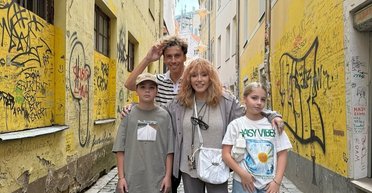 Максим Галкин удивил людей новыми фото Пугачевой, где она выглядит очень молодо